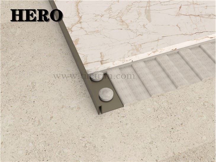 Rivestimento per piastrelle in alluminio a forma di I