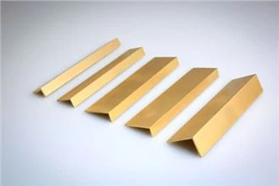 Cornice angolare in ottone per parete