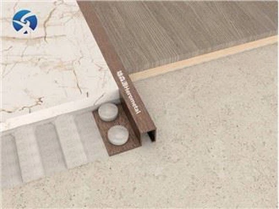 Bordo quadrato in ottone per piastrelle