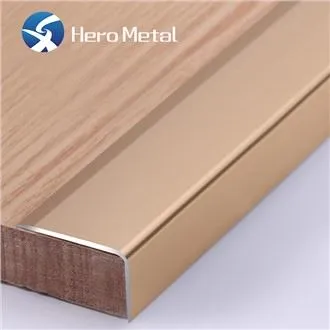 Rifinitura per piastrelle con bordo dritto in ottone