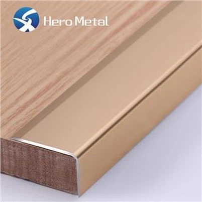 Rifinitura per piastrelle con bordo dritto in ottone