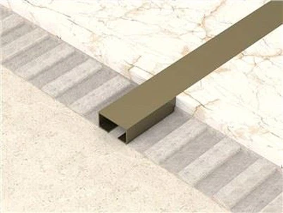 Nastro in ottone spazzolato per piastrelle