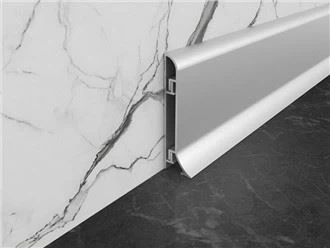 Battiscopa In Metallo Argento Sul Muro