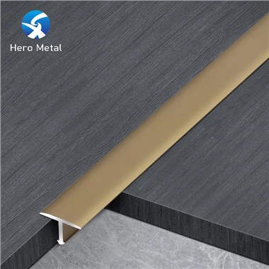 Bordo piastrellato a forma di T